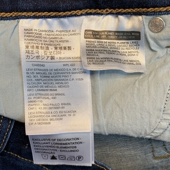 Levi’s High Rise Denim Shorts - Picture 6 of 6